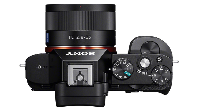 Illustration for article titled Sony A7 and A7r: Mirrorless Cameras Have (Finally!) Gone Full-Frame
